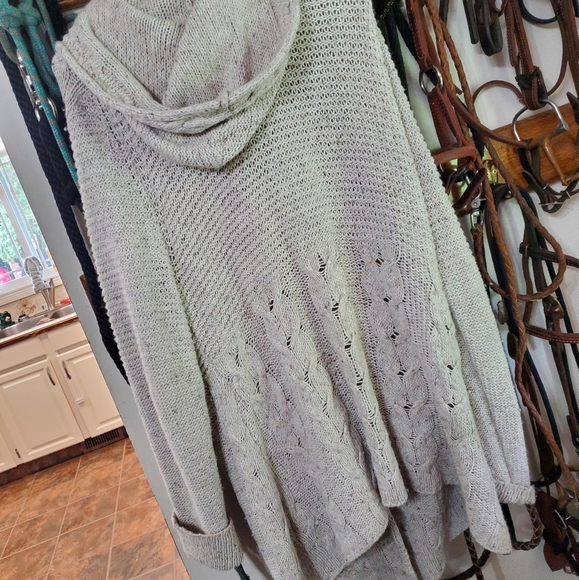 ISO old navy maternity sweater - Picture 2 of 3